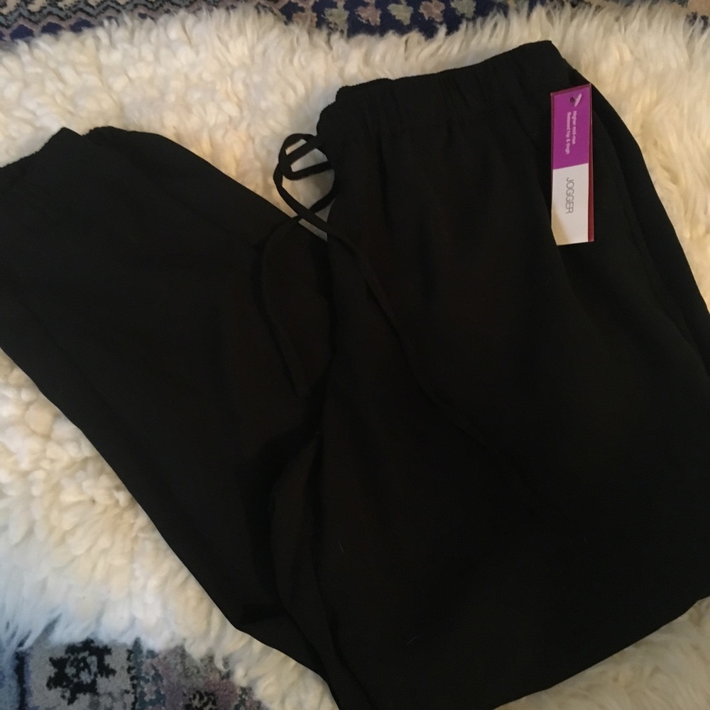 NWT Mid-rise Jogger